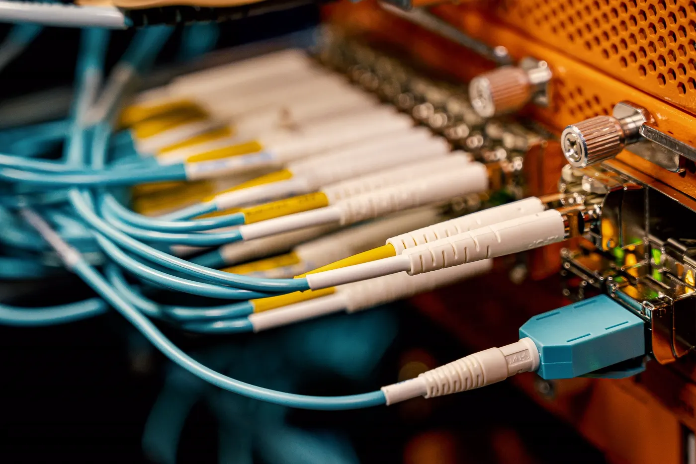 Conectores de fibra óptica en un distribuidor de red